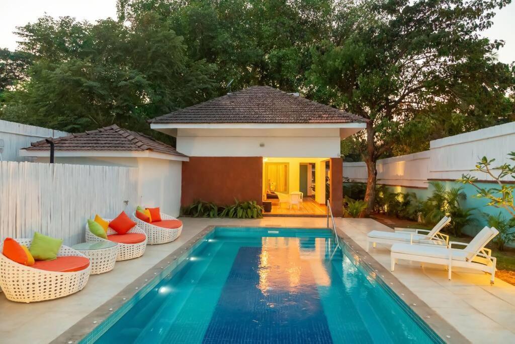 White Banyan Beach Villa, Candolim By The Acacia Villas Exterior photo